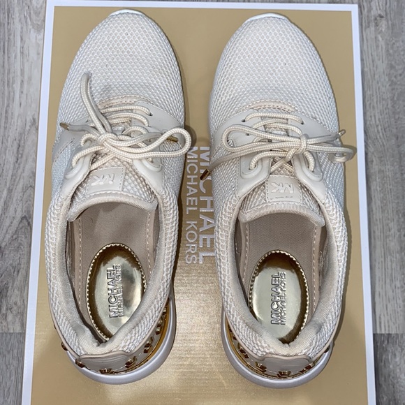 Michael Kors- Astor Trainer - Picture 4 of 6